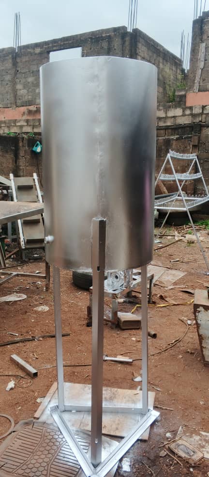 Water heater tank
